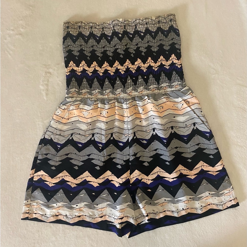 Abstract Zig Zag Smocked Strapless Romper w/ Side Pockets